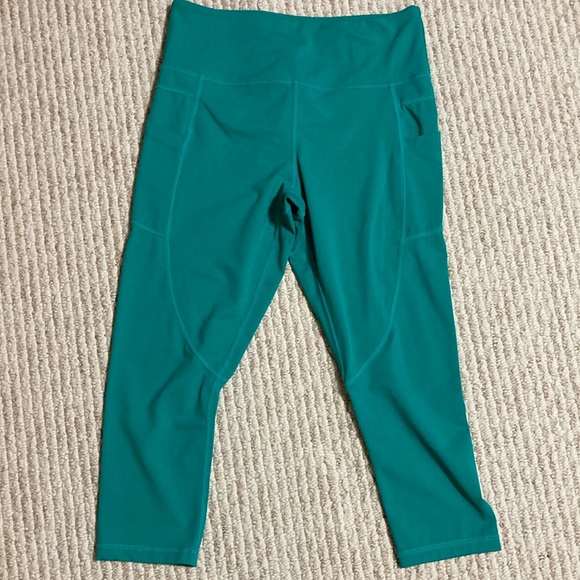 Zyia active - green Capri length leggings with side pockets size 8-10 - Picture 1 of 4
